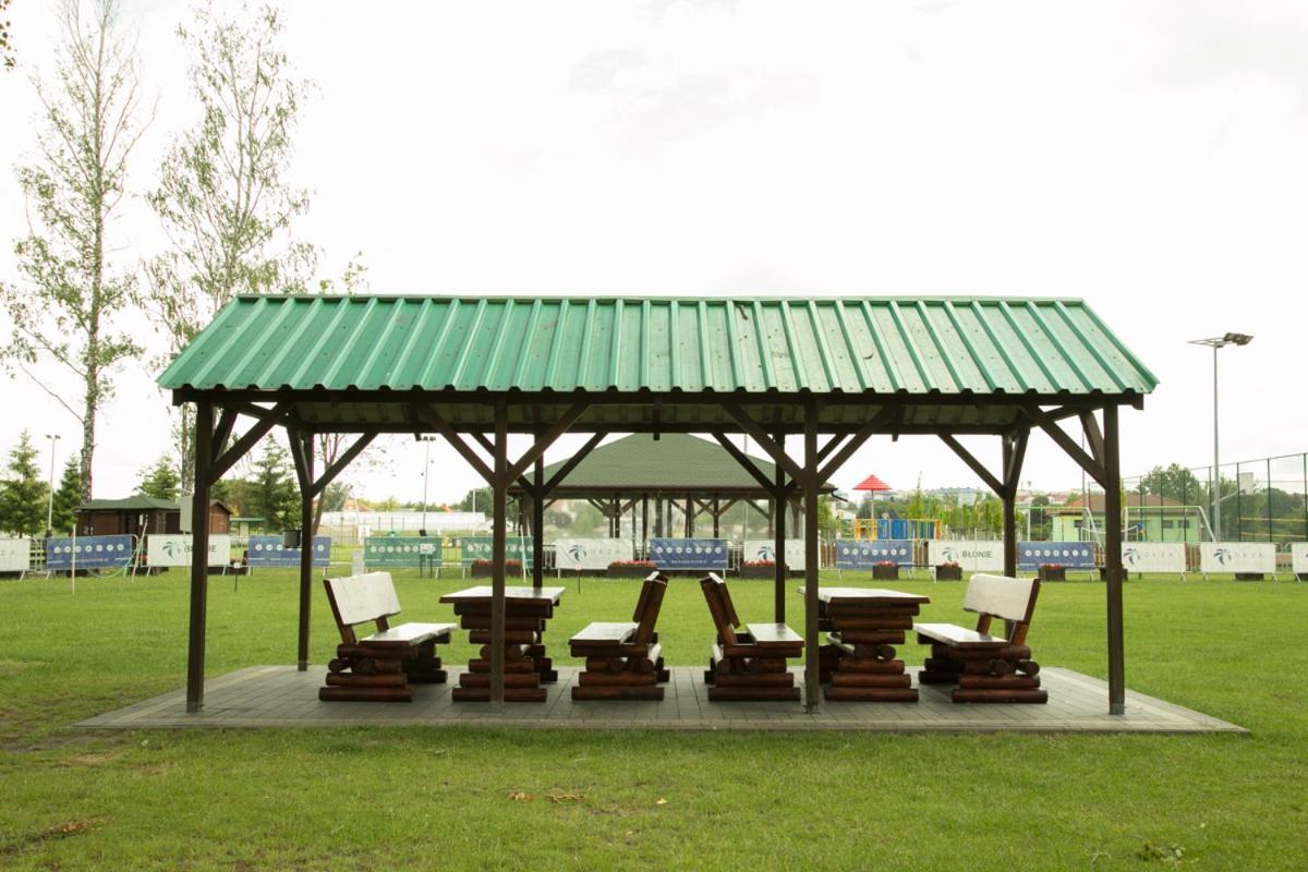 Camping Oaza Blonie Kornik Domki Standard Plus - 3 Pokoje מראה חיצוני תמונה