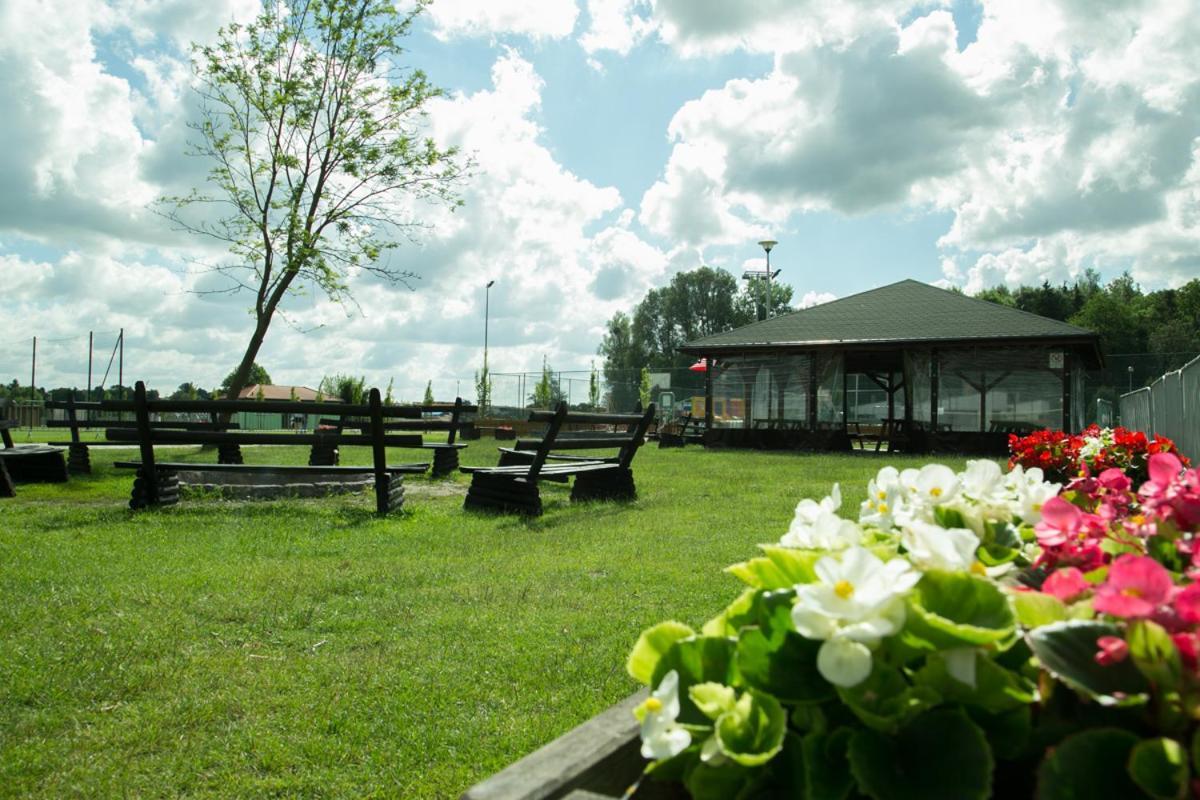 Camping Oaza Blonie Kornik Domki Standard Plus - 3 Pokoje מראה חיצוני תמונה