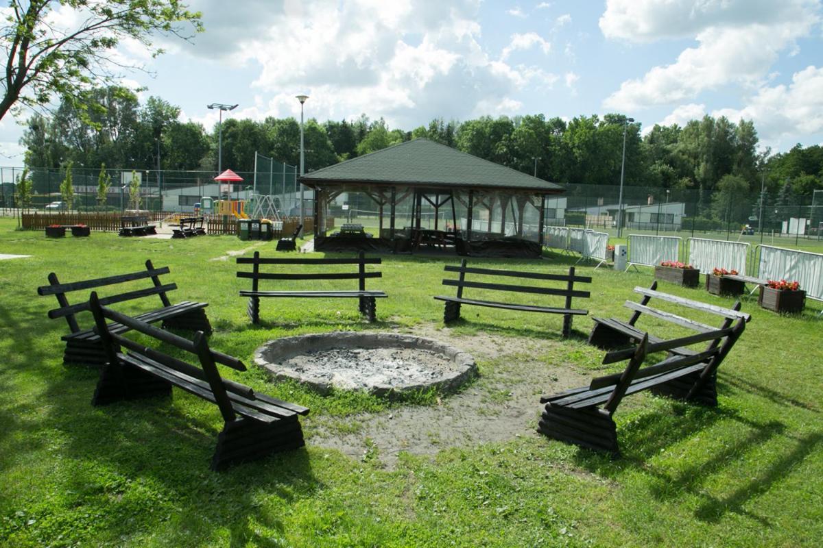 Camping Oaza Blonie Kornik Domki Standard Plus - 3 Pokoje מראה חיצוני תמונה