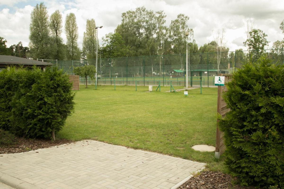 Camping Oaza Blonie Kornik Domki Standard Plus - 3 Pokoje מראה חיצוני תמונה