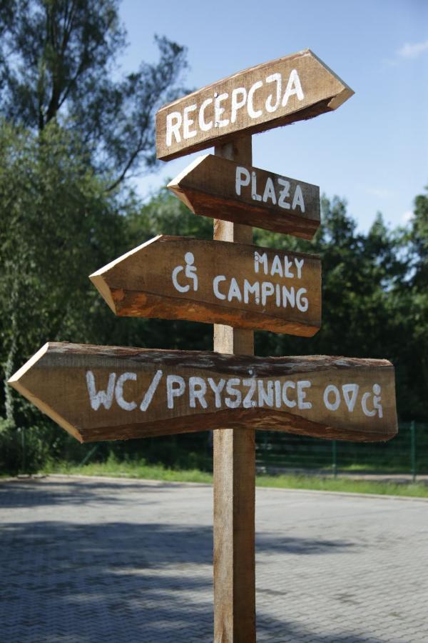 Camping Oaza Blonie Kornik Domki Standard Plus - 3 Pokoje מראה חיצוני תמונה