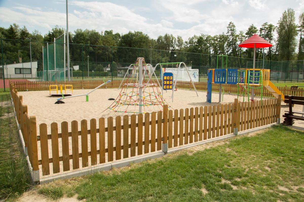 Camping Oaza Blonie Kornik Domki Standard Plus - 3 Pokoje מראה חיצוני תמונה